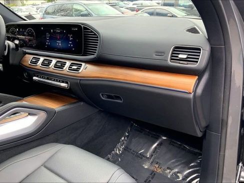 Used 2025 Mercedes-Benz GLS 450 4MATIC image 15