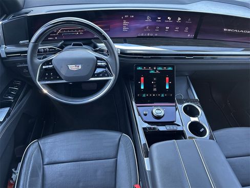 Certified 2025 Cadillac Escalade Premium Luxury image 13