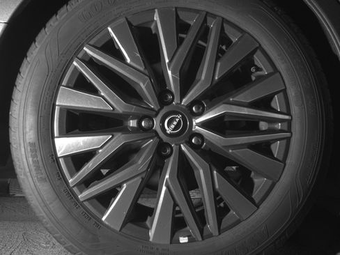 Used 2025 Nissan Altima 2.5 SV FWD image 15