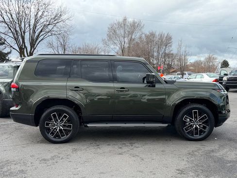 Used 2025 Lexus GX 550 w/ Accessory Package (31) image 18