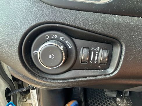 Used 2017 Jeep Renegade Latitude w/ Cold Weather Group AWD/4WD image 25