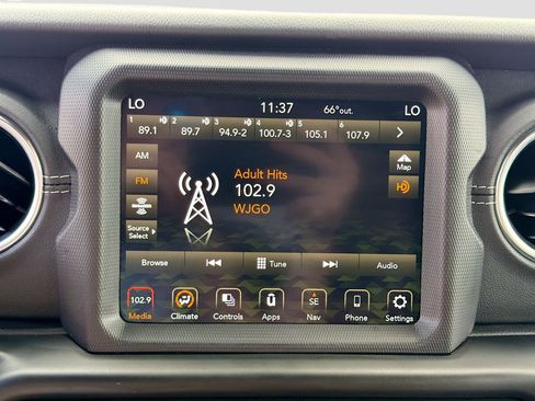 Used 2020 Jeep Wrangler Unlimited Sahara image 30