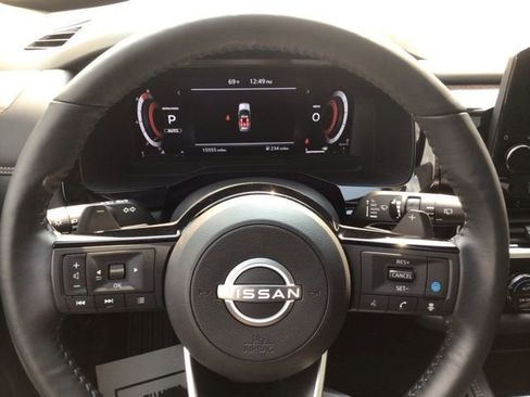 Used 2024 Nissan Pathfinder Platinum image 12