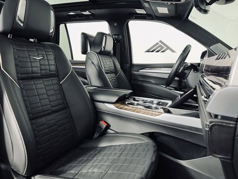 Used 2025 Cadillac Escalade Sport Platinum image 19