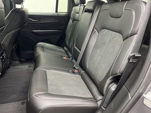 New 2025 Jeep Grand Cherokee Altitude image 5