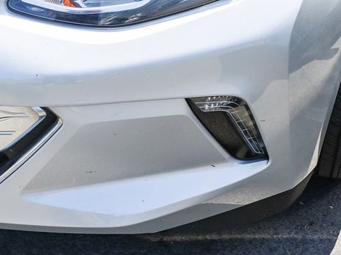 Used 2017 Chevrolet Volt LT w/ Comfort Package FWD image 4