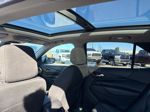 Used 2018 Chevrolet Equinox LT w/ Sun & Infotainment Package image 16