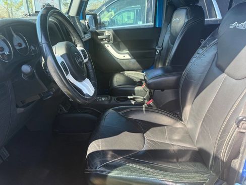 Used 2014 Jeep Wrangler Unlimited Sahara image 8