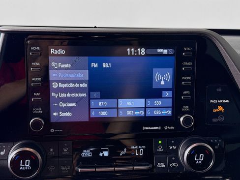 Used 2022 Toyota Highlander XLE AWD/4WD image 15