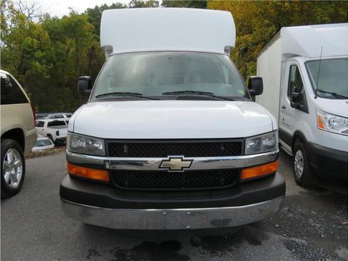 Used 2015 Chevrolet Express 3500 image 31