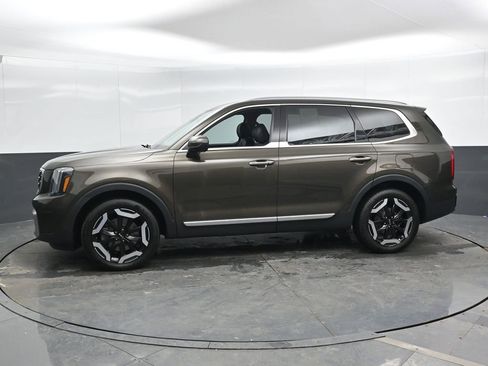 Used 2024 Kia Telluride S image 8