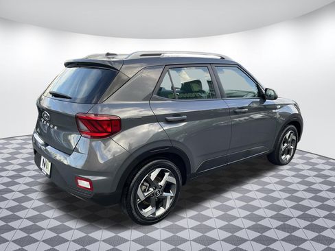 Used 2025 Hyundai Venue SEL FWD image 3