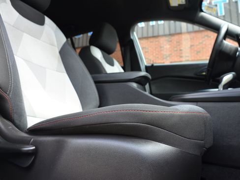 Used 2024 Chevrolet Trax RS FWD image 33