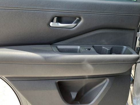 Used 2025 Nissan Pathfinder SL FWD image 29