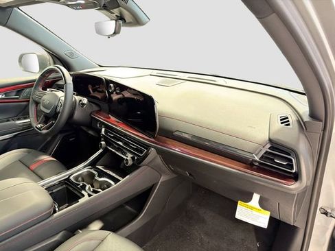 New 2026 Chevrolet Traverse RS image 28