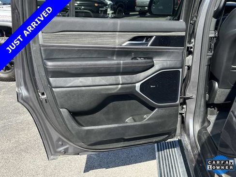 Certified 2024 Jeep Wagoneer Series III w/ Premium Group I AWD/4WD image 19