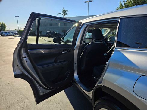 Used 2023 Toyota Highlander Limited image 17