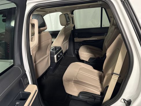 Used 2023 Ford Expedition Limited AWD/4WD image 5