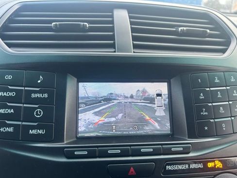 Used 2016 Ford Explorer XLT AWD/4WD image 25