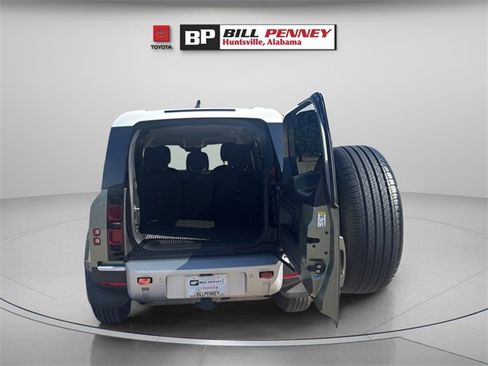 Used 2022 Land Rover Defender 110 image 5