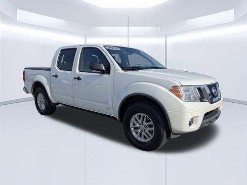 Used 2019 Nissan Frontier SV image 2