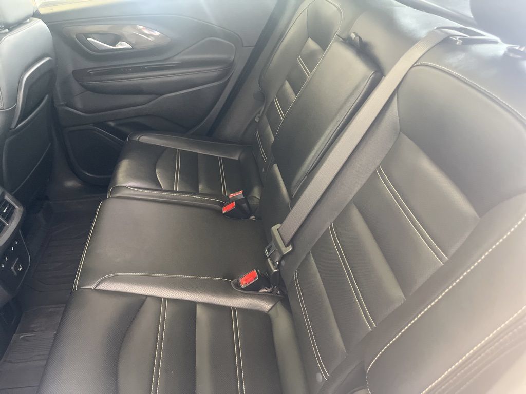 Used 2022 GMC Terrain Denali w/ Denali Premium Package AWD/4WD image 11