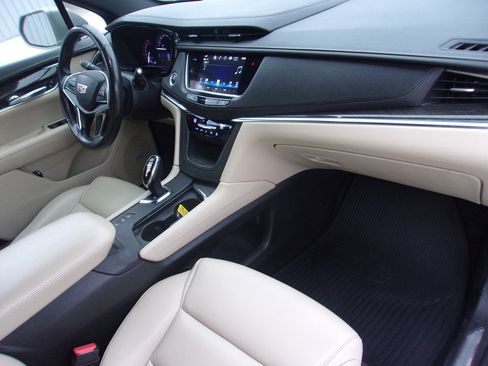 Used 2018 Cadillac XT5 AWD image 12