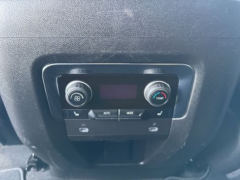 Used 2023 Chevrolet Suburban Premier image 20