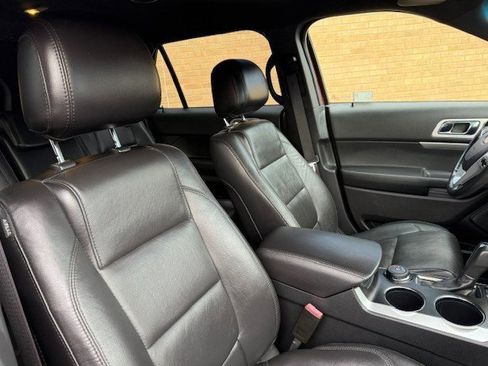Used 2014 Ford Explorer XLT w/ Equipment Group 202A image 22
