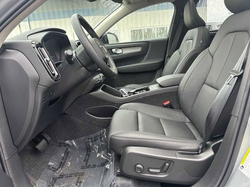 New 2026 Volvo XC40 B5 Plus w/ Protection Package Premier image 19