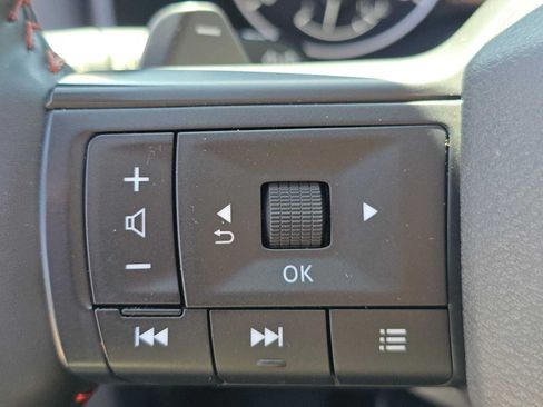 Used 2025 Nissan Rogue SV AWD/4WD image 27