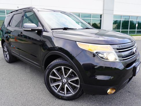 Used 2015 Ford Explorer XLT w/ Equipment Group 202B AWD/4WD image 1