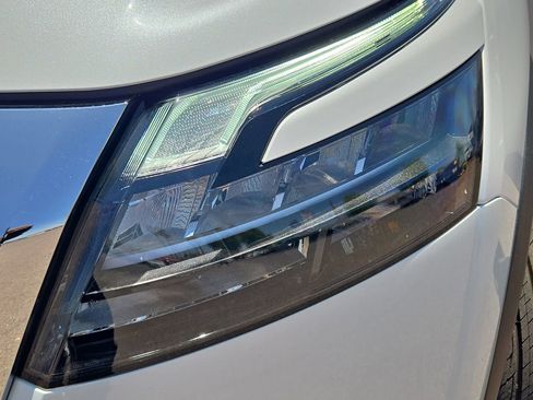 New 2025 Nissan Pathfinder SL image 10