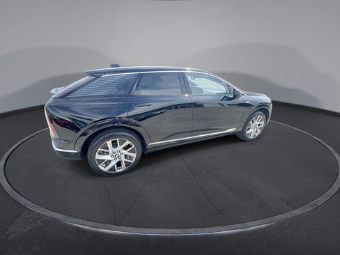 Certified 2025 Cadillac Optiq Luxury 1 AWD/4WD image 8