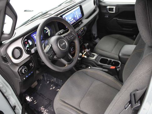 Used 2024 Jeep Wrangler Sport w/ Convenience Group AWD/4WD image 17