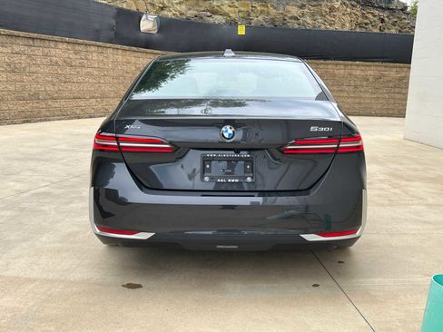 Used 2025 BMW 530i xDrive 530i xDrive w/ Premium Package image 4