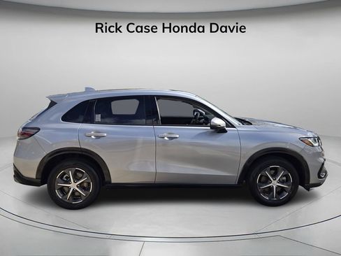 Certified 2024 Honda HR-V EX-L image 3