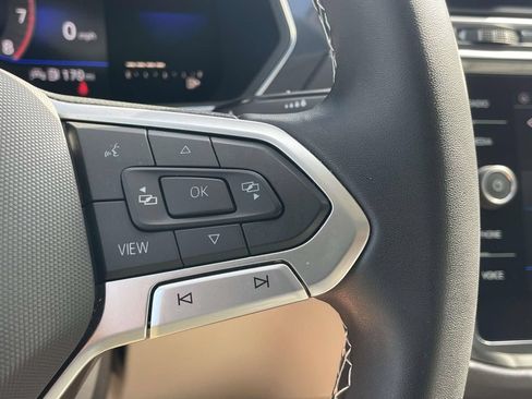 Certified 2022 Volkswagen Tiguan SE FWD image 28