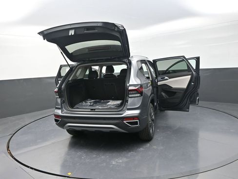 New 2026 Volkswagen Taos SE image 32