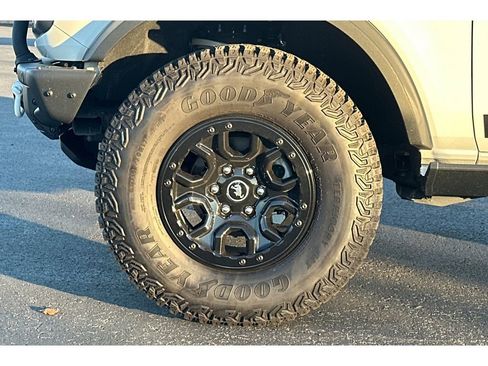 Used 2023 Ford Bronco Badlands image 31