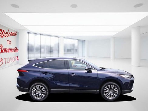 Certified 2023 Toyota Venza XLE AWD/4WD image 5