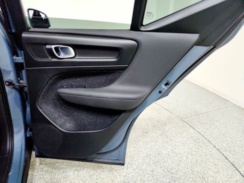 Used 2021 Volvo XC40 T5 Momentum image 25