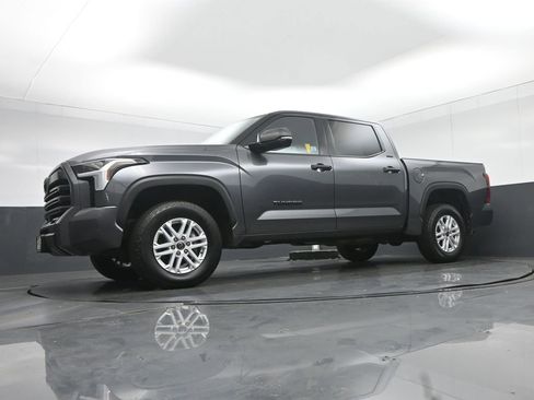 Used 2022 Toyota Tundra SR5 w/ SR5 Convenience Package image 63