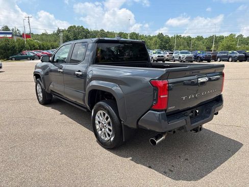 Certified 2025 Toyota Tacoma Limited AWD/4WD image 4