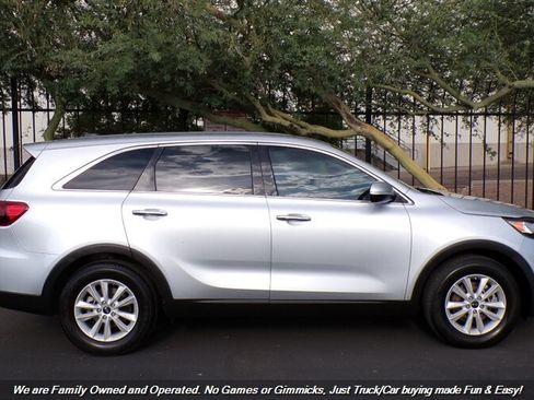 Used 2020 Kia Sorento LX FWD image 5
