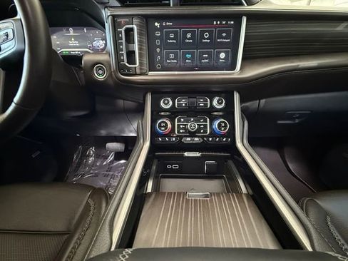 Used 2024 GMC Yukon XL Denali w/ Advanced Technology Package image 15