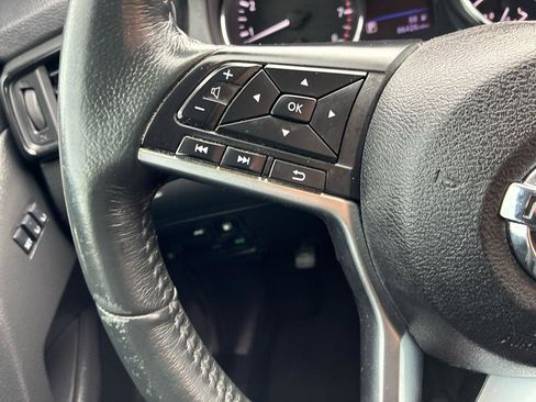 Used 2018 Nissan Rogue SV w/ Premium Package FWD image 43