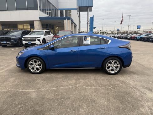 Used 2017 Chevrolet Volt Premier w/ Driver Confidence II Package image 16