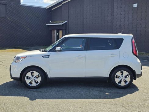 Used 2016 Kia Soul w/ Option Group 020 FWD image 4