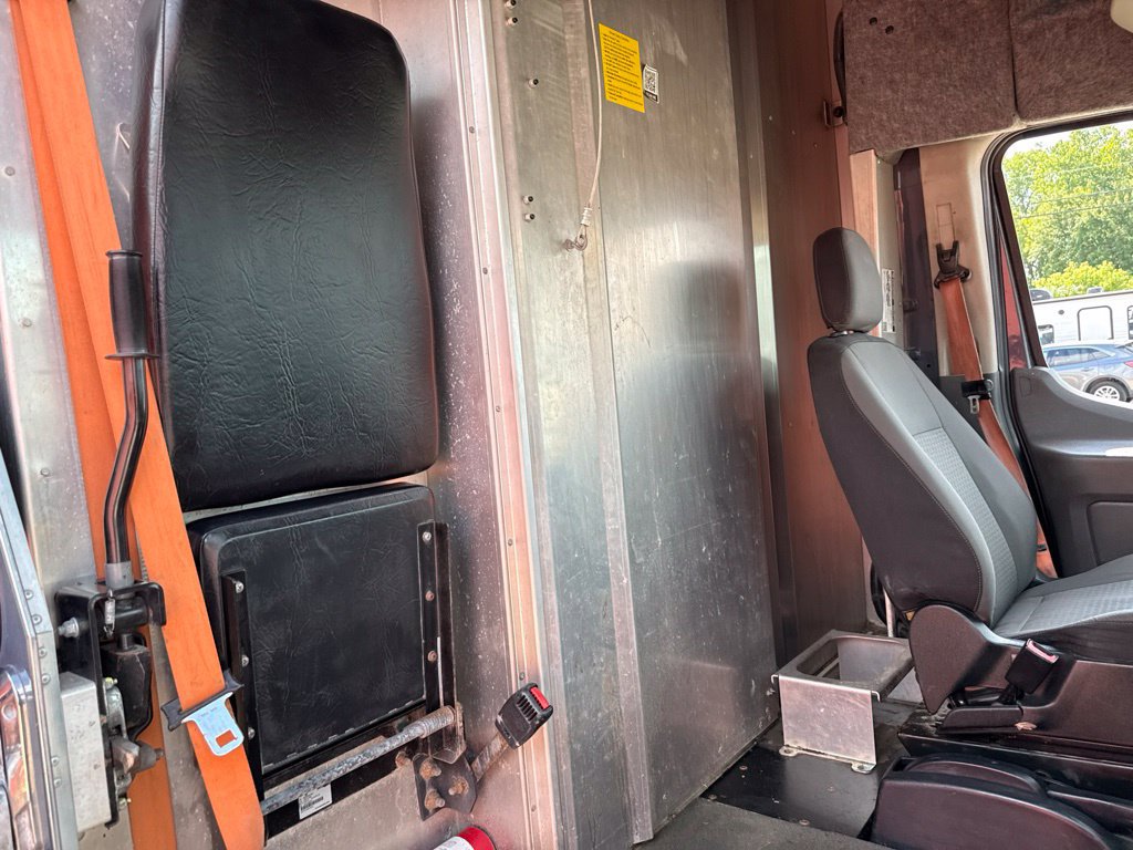 Used 2022 Ford Transit 350 DRW RWD image 44